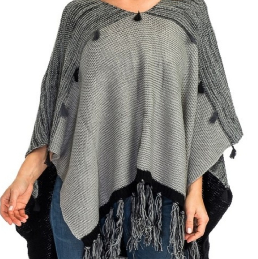 Colorblock v-neck poncho Black & Grey OSFM
